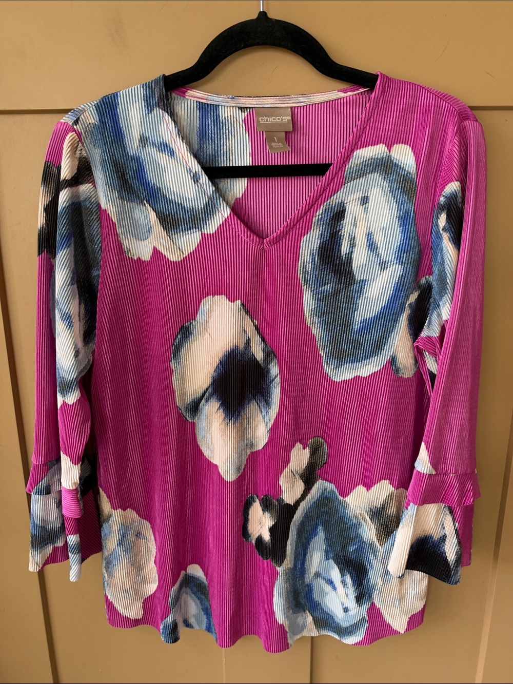 Chico's M Magenta Floral V-Neck  Mini-pleated Blouse